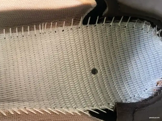 700 Boost V3 Yeezy GY4109 Copfade Adidas 0606